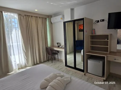 Deluxe Double Room with Pool Access — Modern Living Residence