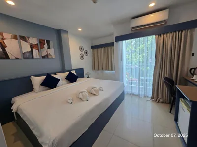 Superior Double or Twin Room with Balcony — Modern Living Residence